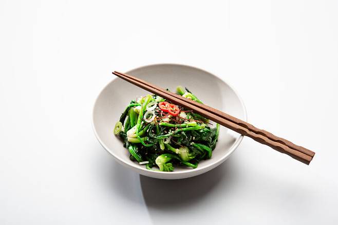 시금치 등의 녹색 잎채소에는 항산화 성분이 풍부해 폐암 위험을 낮춘다. [사진=클립아트코리아]