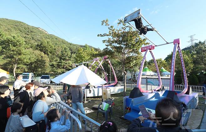 5일 전북 완주군 고산자연휴양림 일원에서 열린 완주와일드&로컬푸드 축제를 찾은 어린이들이 체험활동을 하고 있다. 2024.10.5/뉴스1 ⓒ News1 강교현 기자