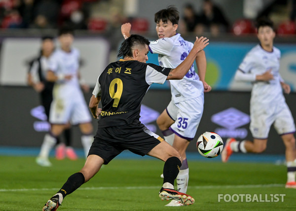 후이즈(왼쪽, 성남FC), 최원철(오른쪽, 전남 드래곤즈). 서형권 기자