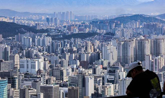 서울 중구 남산에서 바라 본 서울 시내 아파트 단지의 전경. /뉴시스