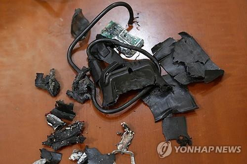 레바논 수도 베이루트 남부에서 폭발한 호출기 잔해  [AFP 연합뉴스. 재판매 및 DB 금지]