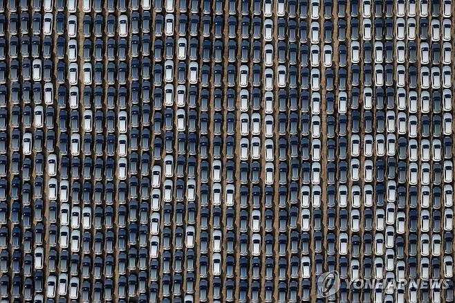 중국 동부 산둥성 옌타이항에서 수출 대기 중인 중국 BYD 전기차 [AFP=연합뉴스 자료사진]