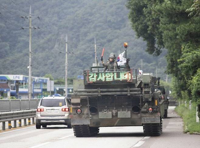 육군 제7기동군단이 지난해 실시한 장거리 기계화부대 기동훈련에서 전차가 도로기동을 하고 있다. ＜사진=육군 제7기동군단＞