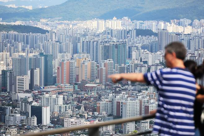 지난달 25일 서울 남산에서 바라본 시내 아파트 단지 모습. /연합뉴스