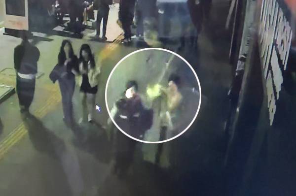 지난 5일 새벽 3시 5분쯤 음주운전으로 접촉사고를 낸 문재인 전 대통령의 딸 문다혜(41)씨가 이태원 파출소로 경찰과 함께 동행하는 모습. 독자 제공