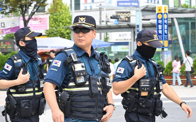 야탑역 순찰하는 경찰. 경기일보DB