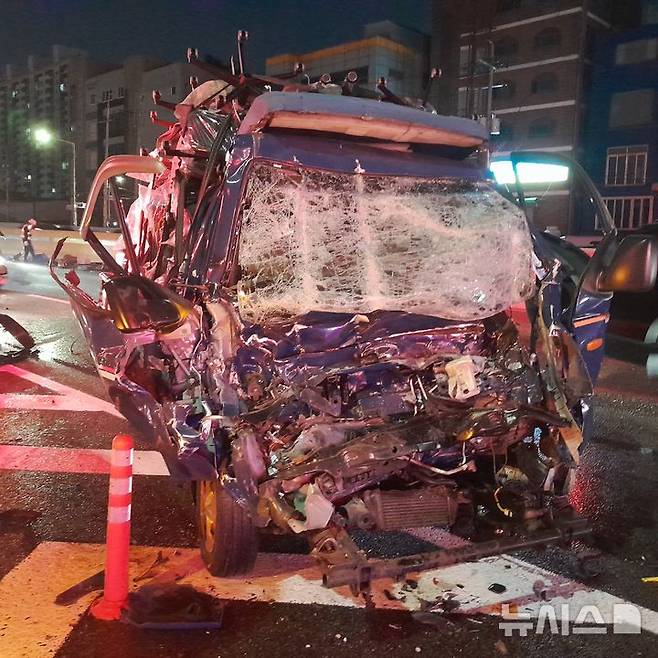 경인고속도로 서울 방면 부평나들목(IC) 출구 램프 구간에서 역주행 사고가 발생해 1명이 숨지고 3명이 부상을 입었다./사진=뉴시스(사진제공=인천소방본부)