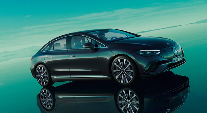 벤츠  'The new EQE'