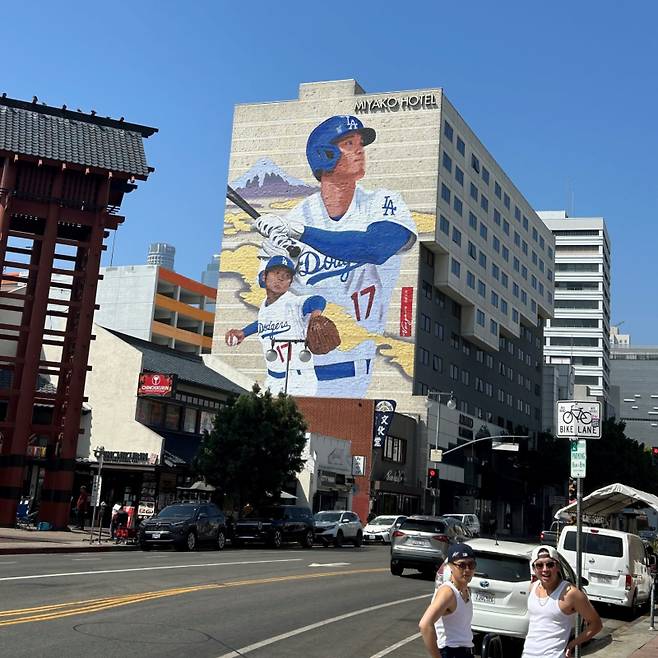 오타니의 벽화로 LA 지역 명소가 된 호텔. MLB닷컴 캡처