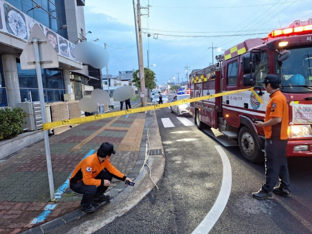 지난 7일 서귀포시 대정읍 하모리 감전 사고 현장. 제주도 소방안전본부 제공, 연합뉴스