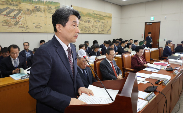 ▲8일 오전 열린 국회 교육위원회의 교육부, 국가교육위원회 등의 국정감사에서 이주호 사회부총리 겸 교육부 장관이 업무 보고를 하고 있다. ⓒ연합뉴스