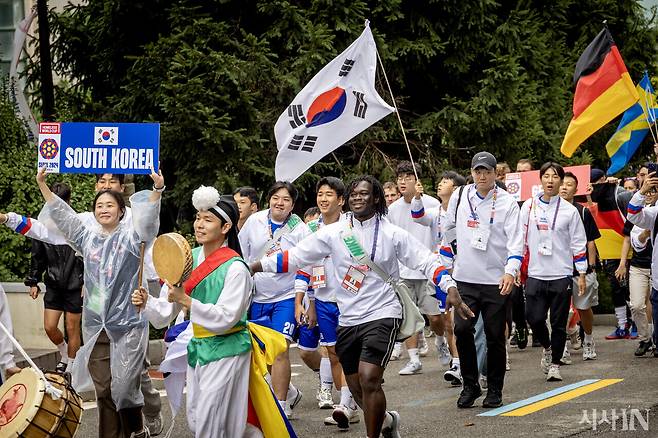 9월21일 서울 성동구 한양대학교 대운동장에서 열린 홈리스월드컵 개막식에서 선수들이 퍼레이드에 참여하고 있다. ⓒ시사IN 박미소