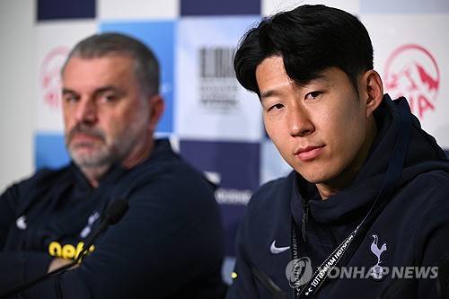 포스테코글루 감독이 7일(한국시간) 영국 브라이턴 근교 팔머에 있는 아메리칸 익스프레스 스타디움에서 열린 브라이턴 앤드 호브 앨비언과 토트넘 홋스퍼의 2024-2025시즌 잉글리시 프리미어리그 7라운드 원정 경기 2-3 역전패 이후 기자회견에서 당장 손흥민이 그리운 것은 아니라고 말했다. 연합뉴스