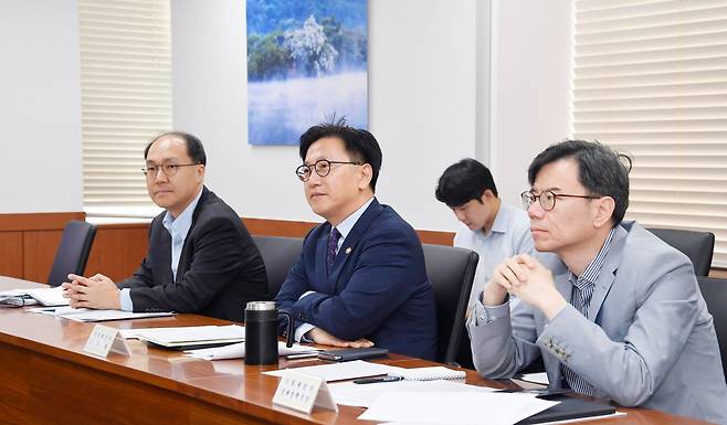 김범석 기획재정부 차관이 8일 오전 서울 종로구 정부서울청사에서 열린 '제9차 부동산 시장 및 공급상황 점검 전담반 회의'를 주재하고 있다. /기획재정부 제공