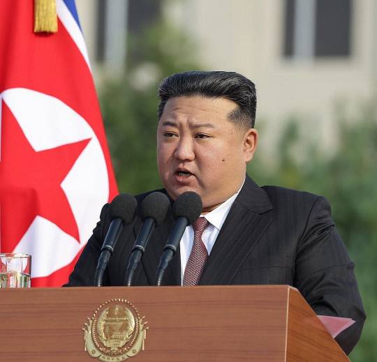 북한 김정은 국방위원장이 7일 창립 60주년을 맞이한 김정은국방종합대학을 축하방문하고 연설을 했다고 조선중앙통신이 8일 보도했다. 조선중앙통신=연합뉴스