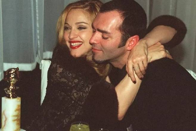 미국 팝스타 마돈나(66)가 새엄마가 사망한 지 2주 만에 남동생까지 잃은 사연이 전해졌다./사진=마돈나 인스타그램 캡처