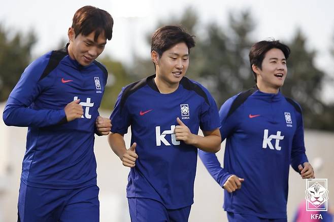 한국은 10일 오후 11시(한국시간) 요르단 암만 국제경기장에서 요르단을 상대로 2026 FIFA 북중미 월드컵 아시아 3차 예선 B조 3차전을 치른다. 사진은 왼쪽부터 이명재, 이강인, 설영우. (대한축구협회 제공)