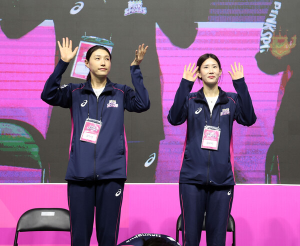 흥국생명 핑크스파이더스 김연경(좌측)과 김수지(우측). 사진┃흥국생명 핑크스파이더스