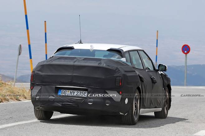 기아 'EV4' 테스트카 (출처 : Carscoops)