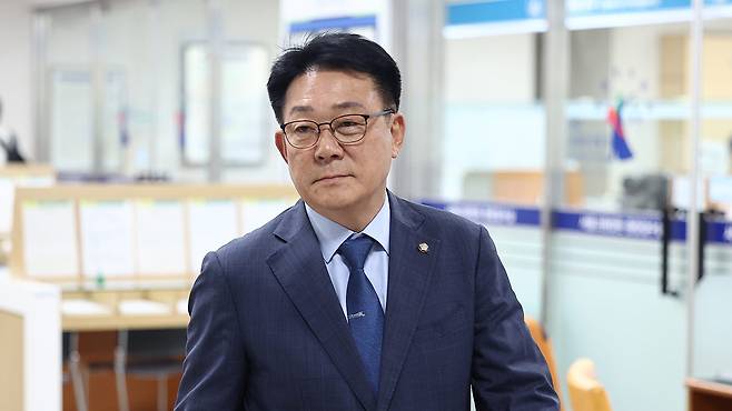 지난 8월 '전당대회 돈봉투 의혹' 1심 선고 공판 출석하는 허종식 의원 [연합뉴스 자료사진]