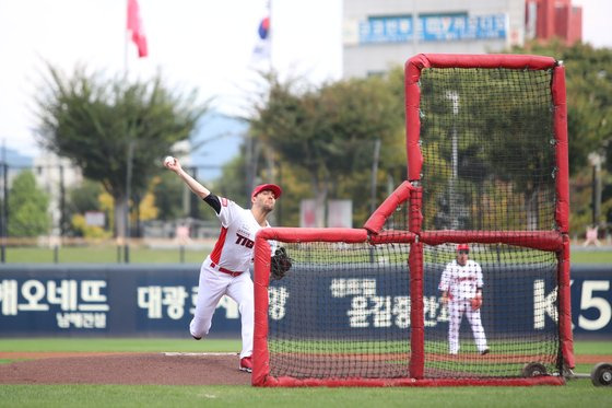 9일 광주 기아챔피언스필드에서 열린 상무와 연습경기에 등판한 KIA 제임스 네일. 사진 KIA 타이거즈