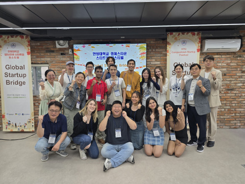 International students participating in the Global Startup Bridge program during Hanyang University's 2024 Campustown Startup Festival pose for a photo. [HANYANG UNIVERSITY]