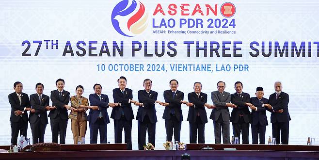 Korean President Yoon Suk Yeol, Japanese Prime Minister Shigeru Ishiba, Chinese Premier Li Chang and leaders of Asean nations pose for a commemorative photo during the Asean plus three summit at a hotel in Vientiane, Laos, Thursday. [JOINT PRESS CORPS]