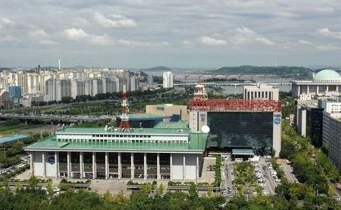 KBS가 한글날 진행한 '578돌 한글날 경축식' 생중계에서 자막 오타 실수를 해 지적받았다. 사진은 KBS 여의도 사옥 전경. /사진=머니투데이