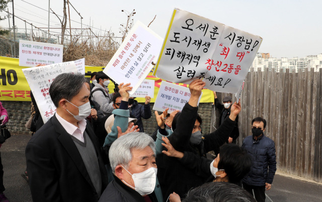 지난 2020년 대표적인 노후저층 주거지인 서울 종로구 창신동 주민들이 정비사업과 관련해 찬반 의견으로 대립하고 있다. 뉴스1