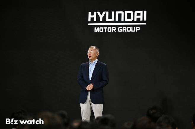 정의선 현대자동차그룹 회장이 2024년 1월 3일 오전 경기 광명시 기아 오토랜드 광명에서 열린 현대자동차그룹 2024년 신년회에서 신년사를 하고 있다./사진=이명근 기자 qwe123@