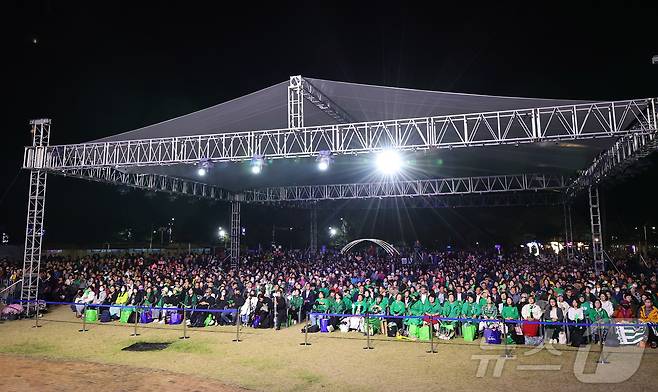 함양산삼축제 폐막식 장면(함양군 제공).