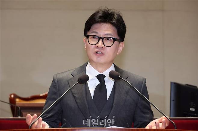 한동훈 국민의힘 대표가 4일 오전 국회에서 열린 국민의힘 의원총회에서 발언을 하고 있다. ⓒ데일리안 홍금표 기자