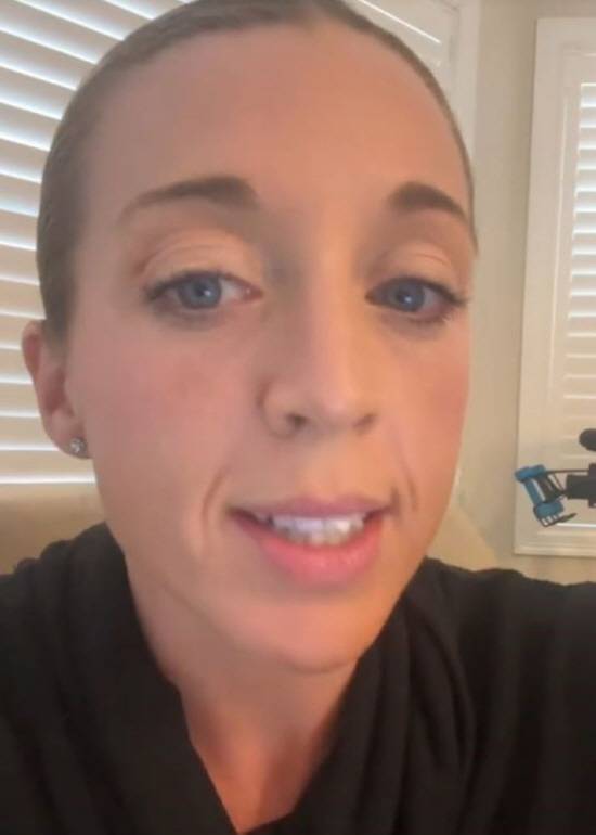 미국의 산부인과 의사가 샤워 중 서서 소변을 보면 골반저근 기능이 약해진다고 밝혔다./사진=틱톡 채널 @obmdmom 캡처