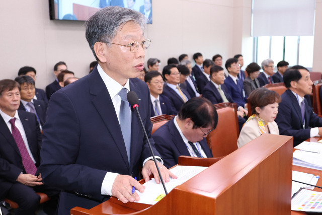 ▲유정열 대한무역투자진흥공사(KOTRA) 사장이 11일 오전 서울 여의도 국회에서 열린 국회 산업통상자원중소벤처기업위원회의 국정감사에서 업무보고 하고 있다. ⓒ연합뉴스