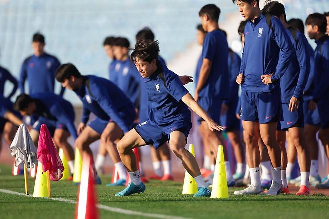 축구대표팀은 11일(한국시간) 암만 인터내셔널 스타디움에서 끝난 요르단과 2026북중미월드컵 아시아 최종예선 B조 3차전을 마치자마자 직항 전세기로 귀국길에 올랐다. 그러나 15일 용인미르스타디움에서 열릴 4차전에서 상대할 이라크대표팀도 전세기로 같은 날 입국 예정이라 온전히 홈 이점을 누리기는 어려워 보인다. 사진제공｜대한축구협회