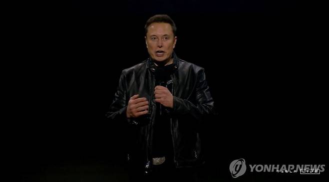 10일(현지시간) 로보택시 설명하는 일론 머스크 테슬라 CEO [Tesla/로이터=연합뉴스. 재판매 및 DB 금지]