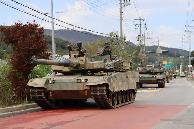 기동하는 K2 전차     (양주=연합뉴스) 육군 8기동사단 K2 전차가 2024년 호국훈련을 앞두고 훈련지역으로 이동하고 있다. 2024.10.11 [육군 8기동사단 제공. 재판매 및 DB 금지]
    andphotodo@yna.co.kr
(끝)