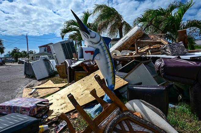 헐리케인 ‘밀턴’이 상륙해 큰 피해를 입은 플로리다 (Photo by GIORGIO VIERA / AFP)