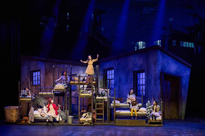 Musical "Annie" (YNK Holdings)