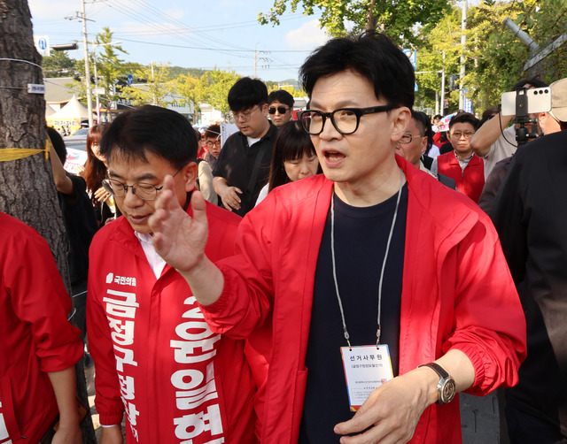 12일 오후 부산 금정구를 방문한 한동훈 국민의힘 대표가 윤일현 금정구청장 보궐선거 후보 지원유세를 펼치고 힜다. 연합뉴스