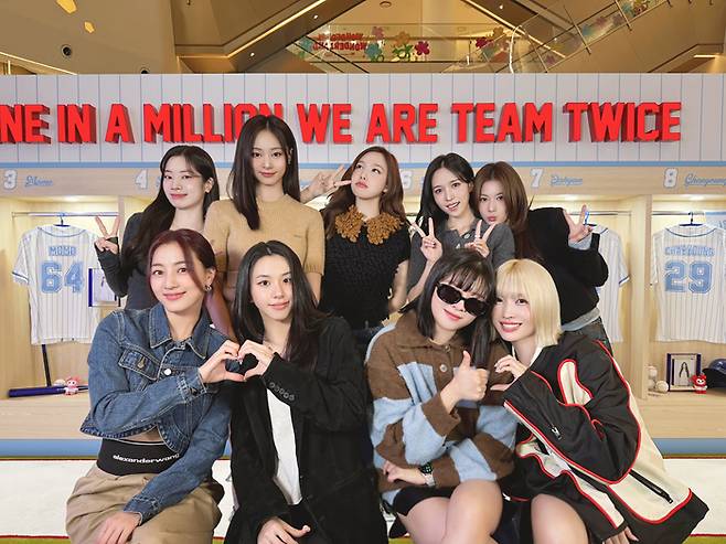 트와이스, 데뷔 9주년 기념 팝업 스토어 오픈···20일 단독 팬미팅 전 팬심 예열