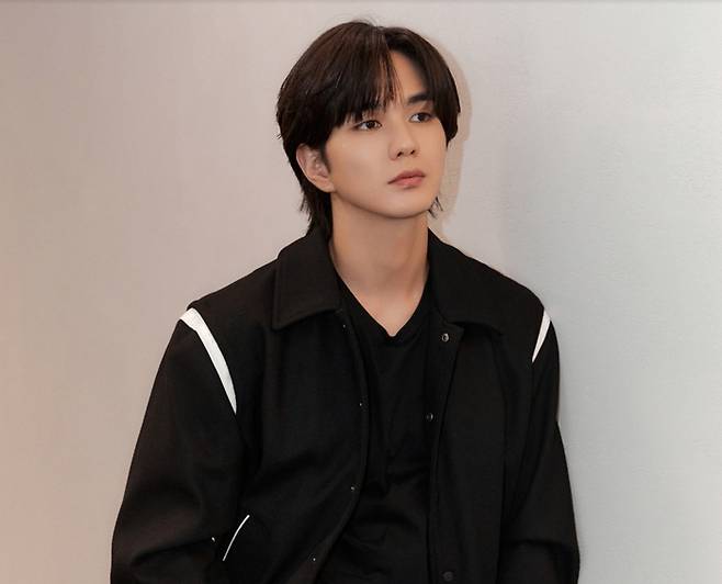 유승호는 연극 ‘엔젤스 인 아메리카’를 하면서 ‘퇴근길’을 처음 경험했다. 그는 매 공연 후 팬들과의 짧은 팬미팅이 소중한 시간이었다며 추억했다. 사진 | YG엔터테인먼트