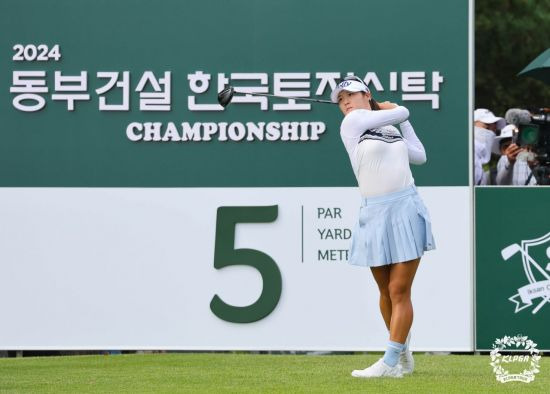 김민별이 동부건설·한국토지신탁 챔피언십 4라운드 5번 홀에서 티샷을 하고 있다. [사진제공=KLPGA]