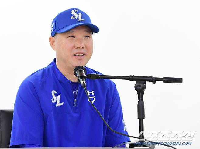 14일 대구 삼성라이온즈파크에서 PO 2차전 삼성과 LG의 경기가 열린다. 경기 전 인터뷰하고 있는 삼성 박진만 감독. 대구=송정헌 기자songs@sportschosun.com/2024.10.14/