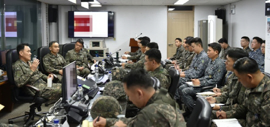 김명수 합참의장은 14일 해군 인천해역방어사령부를 방문해 군사대비태세를 점검하고 장병들을 격려했다. 합참제공