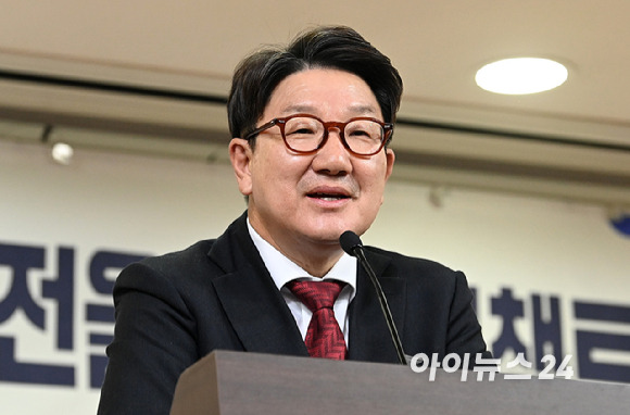 권성동 국민의힘 의원이 2023년 3월 6일 오후 서울 여의도 국회 의원회관에서 열린 인터넷 포털과 언론 상생 협력 발전을 위한 정책토론회에서 인사말을 하고 있다. [사진=아이뉴스24 DB]