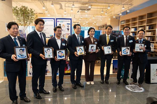 [순천=뉴시스] 14일 국립순천대학교 중앙도서관에서 전남지역 G-SCNU 강소지역기업 및 과학기술자문단과 함께하는 '강소지역기업 육성 비전 선포식'이 열리고 있다. (사진=순천대 제공) 2024.10.14. photo@newsis.com *재판매 및 DB 금지