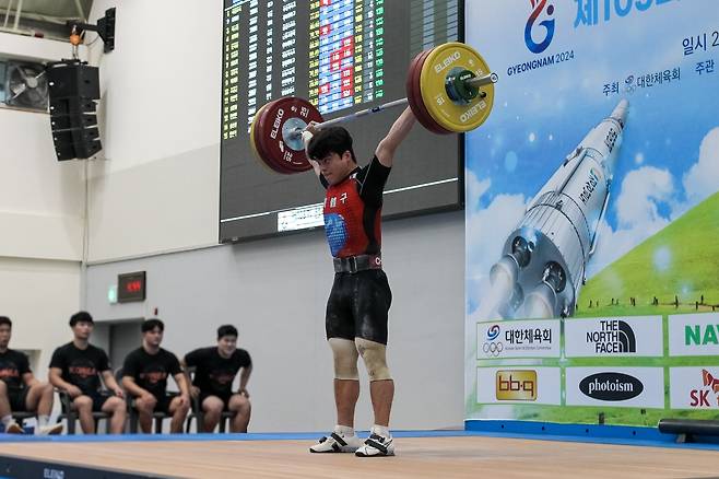 권대희, 역도 남자 81㎏급 인상 한국 주니어신기록 (서울=연합뉴스) 권대희가 14일 경남 고성군 역도전용경기장에서 열린 제105회 전국체육대회 역도 남자 고등부 81㎏급에서 인상 157㎏을 들고 있다. [대한역도연맹 제공. 재판매 및 DB금지]