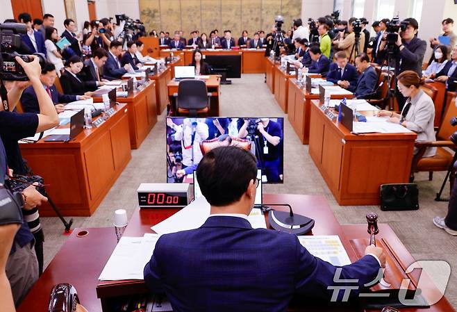 전재수 국회 문화체육관광위원회 위원장이 24일 서울 여의도 국회에서 열린 제418회국회(정기회) 제2차 전체회의에서 2024년도 국정감사계획서 채택의 건 통과를 알리고 있다. 2024.9.24/뉴스1 ⓒ News1 안은나 기자