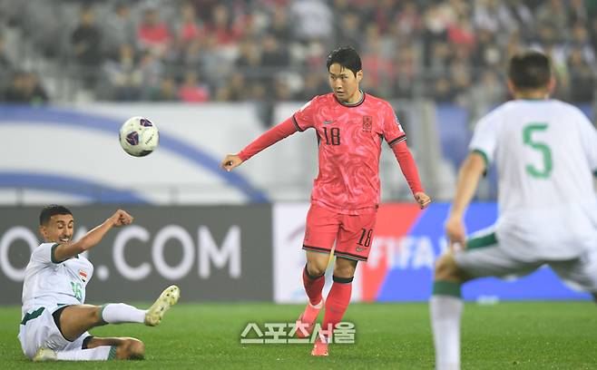 이강인이 15일 용인 미르스타디움에서 열린 2026 FIFA 북중미 월드컵 아시아 3차 예선 이라크와 경기에서 패스를 하고 있다. 용인 | 최승섭기자 thunder@sportsseoul.com